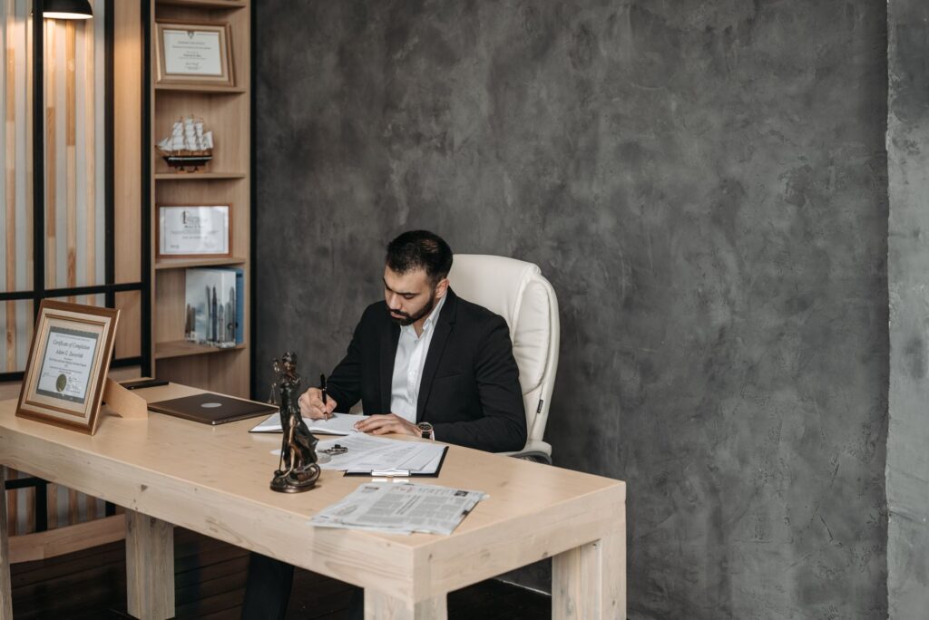 Manisa İş Mahkemesi'nde işe iade davası dilekçesi ve hukuki belgeler